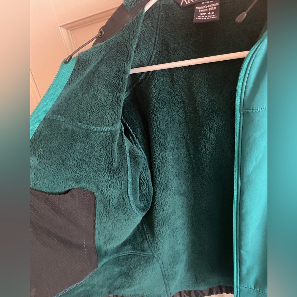 Arc'teryx Women's Green Winter Jacket size small - Picture 5 of 10